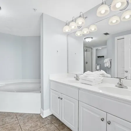 Majestic Beach Towers Resort By Panhandle Getaways Panama City Beach Room photo